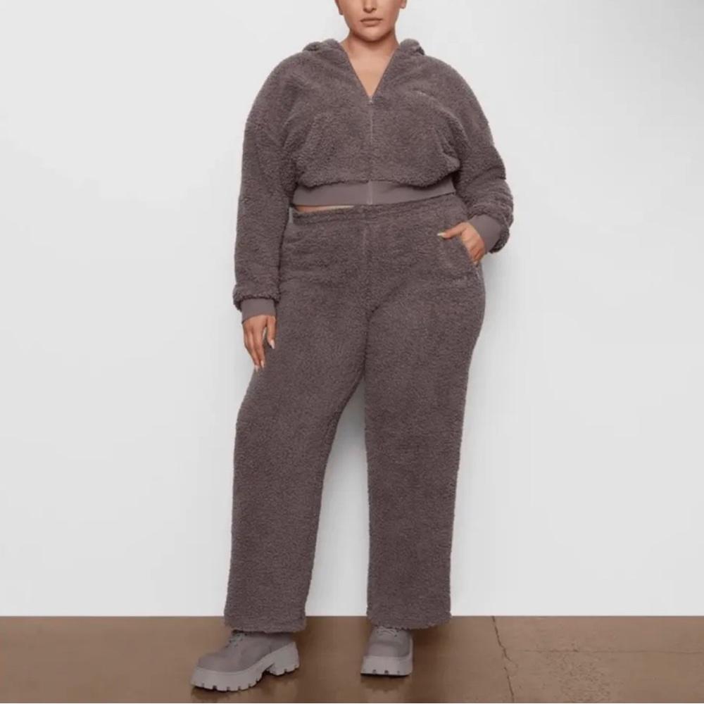 SKIMS Teddy Track Pants (Amethyst) size L